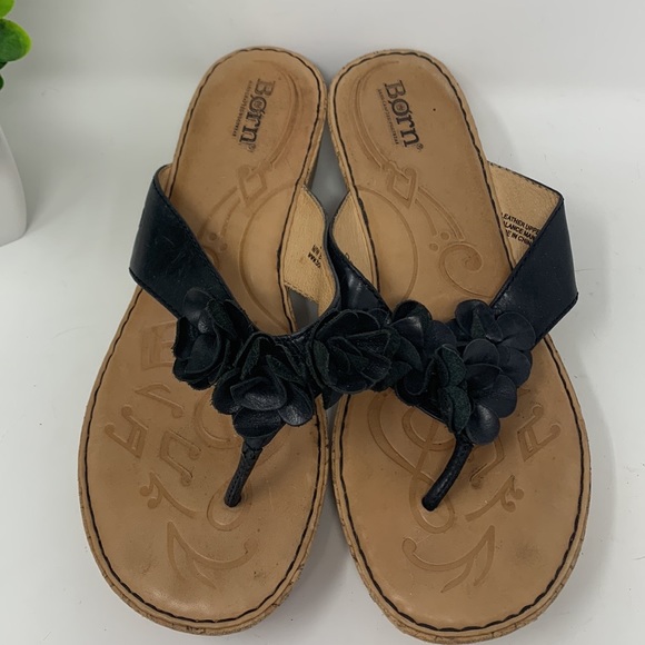 BORN Women's Sz 9 Kornelia Black Leather Flowers Sandals Thong Flip Flops Shoes - Picture 3 of 11